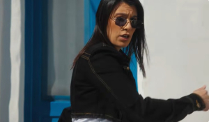 Τζένη Γεωργιάδη: Μας πάει στην Τήνο σε αυθεντικό νησιώτικo γλέντι μέσα από το νέο της βιντεοκλίπ για το «Γειά Μας»