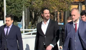 Αθώος ο Άρης Μουγκοπέτρος για την κατηγορία της ενδοοικογενειακής απειλής (βίντεο)