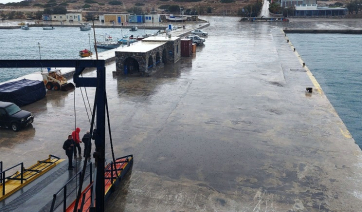 Κυκλάδες: Tα πλοία… «ταξί» του χειμώνα! – Δένουν και λύνουν κάβους σε χρόνο dt! (Bίντεο)
