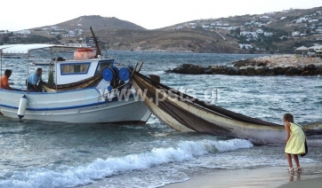 Γιορτή της πεζότρατας με μουσική και χορό στην Παροικία της Πάρου!