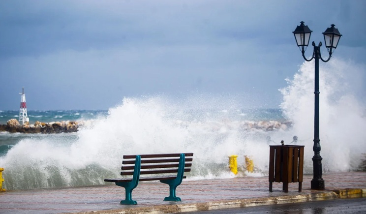 Απαγορευτικό απόπλου από Ραφήνα για Κυκλάδες και από Λαύριο για Κέα και Κύθνο (βίντεο)