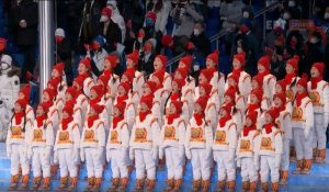 Χειμερινοί Ολυμπιακοί Αγώνες: Η συγκλονιστική εκτέλεση του Ολυμπιακού Ύμνου στα ελληνικά από 40 Κινεζάκια!