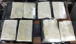 Συνελήφθη 31χρονος ημεδαπός, μέλος διεθνικής εγκληματικής ομάδας, που δραστηριοποιούνταν στην εισαγωγή κάνναβης μέσω της αεροπορικής οδού