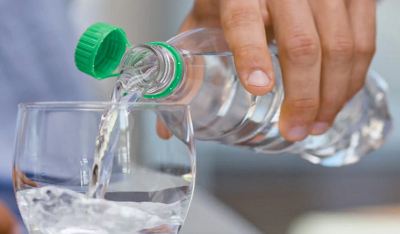 Περιβάλλον: Γιατί άλλαξαν τα καπάκια στα πλαστικά μπουκάλια