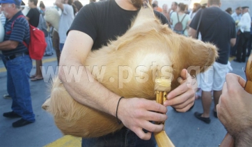 Τσαμπούνες και σουραύλια θα πλημμυρίσουν τα κατάλευκα σοκάκια στις Λεύκες Πάρου