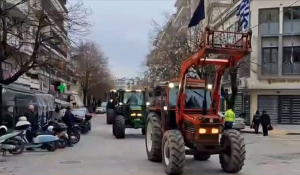 Στους δρόμους βγήκαν και πάλι με τα τρακτέρ τους οι αγρότες (βίντεο)