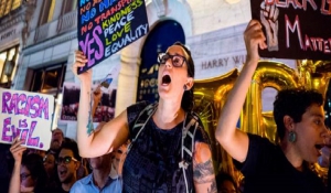 «Η Νέα Υόρκη σε μισεί»: Διαδηλωτές ανάγκασαν τον Τραμπ να μπει από την πίσω πόρτα σε ουρανοξύστη