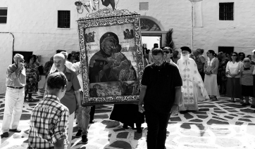Κατανυκτικές λατρευτικές εκδηλώσεις προς ανάμνηση του θαύματος της Ι.Μ. Λογγοβάρδας στην Πάρο