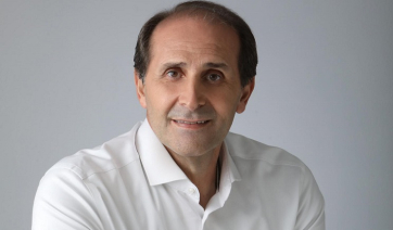 Η Κατερίνα Μονογυιού αποχαιρετά τον Γραμματέα της Κοινοβουλευτικής Ομάδας Απόστολο Βεσυρόπουλο