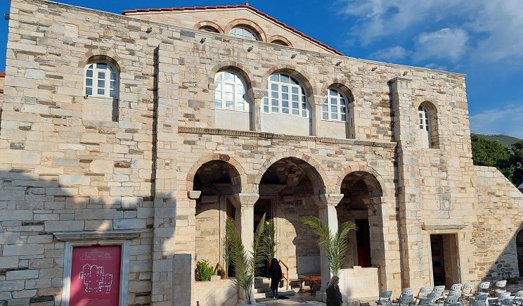 Ένα ευλαβικό κερί στις Παναγιές των Κυκλάδων στην καρδιά του Αρχιπελάγους και του Αυγούστου…