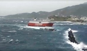 Η μάχη του πλοίου «Θεολόγος» με τα κύματα -Ανεμοι 8 μποφόρ στην Τήνο