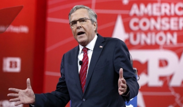 Τζεμπ Μπους: Η Ελλάδα είναι πολύ μικρή, μπορεί να βγει από την Ευρωπαϊκή Ενωση