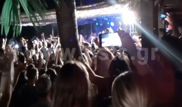 Μάγεψε το κοινό ο Μιχάλης Χατζηγιάννης στη Σάντα Μαρία Πάρου!