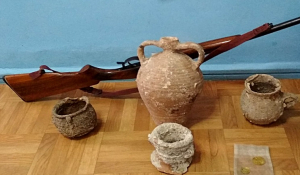 Συνελήφθη 55χρονη για κατοχή αρχαιοτήτων και όπλου στην Κάλυμνο