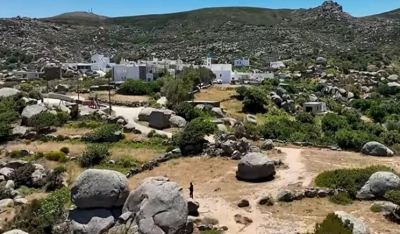 Ποιο χωριό των Κυκλάδων θυμίζει τοπίο από τη Σελήνη; (βίντεο)