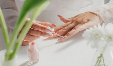 Μήπως έχεις αλλεργία στο gel νυχιών; Τα σημάδια που σε προειδοποιήσουν