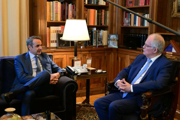 Μητσοτάκης σε Τασούλα: Πιστεύω ότι αγρότες θα απομακρυνθούν σύντομα από τα μπλόκα