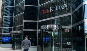 Γιατί ο οίκος Fitch προχώρησε στην αναβάθμιση της Ελλάδας -«Το χρέος θα συνεχίσει να μειώνεται ραγδαία»