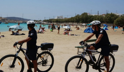 Το παράδειγμα των Κουφονησίων – Εκεί που οι αστυνομικοί οδηγούν ηλεκτρικά ποδήλατα