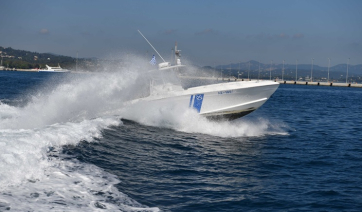 Νεκρός ψαράς μετά από ανατροπή βάρκας - Με υποθερμία ανασύρθηκε ένας ακόμη