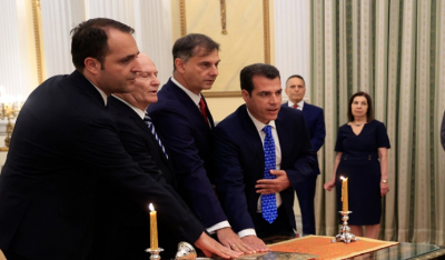Ορκίστηκαν ο νέος υπουργός Μετανάστευσης Θάνος Πλεύρης και τρεις υφυπουργοί