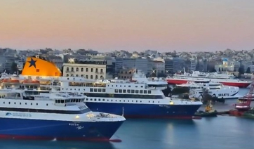 Έξοδος Πάσχα: Με 100% πληρότητα σαλπάρουν τα πλοία για Κυκλάδες (βίντεο)
