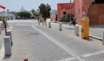 Πάρος: Όχημα προσέκρουσε σε μπάρα εξόδου πλατείας – «Έρχονται» ηλεκτρονικές μπάρες