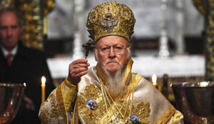 Πόλεμο κήρυξε η Ρωσία στον Οικουμενικό Πατριάρχη: «Διαλύει το σώμα της Εκκλησίας, έχει συμμάχους εθνικιστές και νεοναζί»