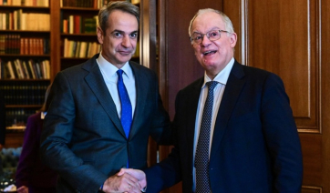 Μητσοτάκης σε Τασούλα: Η κυβέρνηση επιβάλλει πλαφόν σε καύσιμα και προϊόντα super market για ένα τρίμηνο