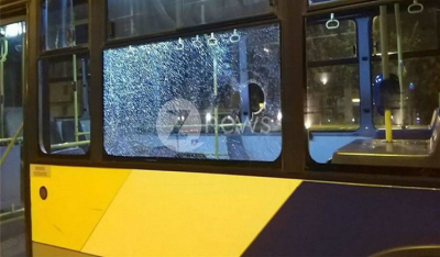 Επίθεση σε λεωφορείο του ΟΑΣΑ στη Συγγρού -Μεθυσμένος έσπασε το τζάμι πετώντας μπουκάλι