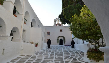 Πάρος: Έκλεισαν Ι.Μ. Λογγοβάρδας και Ι.Ν. Αγίων Αποστόλων λόγω κρούσματος κορωνοϊού