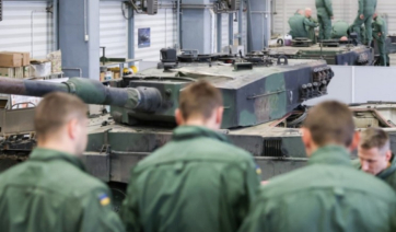 «Προετοιμαστείτε για πόλεμο όπως τον έζησαν οι παππούδες μας»: Δραματική προειδοποίηση του Πολωνού ΥΠΕΞ