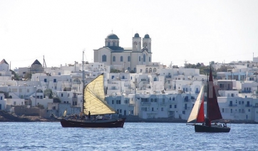 Απίστευτο θέαμα στον κόλπο της Νάουσας Πάρου!