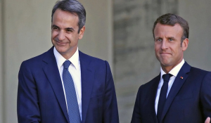 Απόψε στο Προεδρικό το δείπνο στον Μακρόν, με επιχειρηματίες και προσωπικότητες, ποιοι θα παραβρεθούν -Αύριο γεύμα στο Μαξίμου