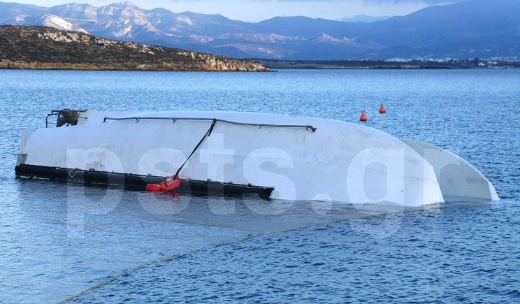 Πάρος – Ναυάγιο: Αποτροπιασμός - Έγκλημα στα παγωμένα νερά του Αιγαίου - Αυτή είναι η σαθρή, υποτυπώδης βάρκα στην οποία φόρτωσαν 80 ψυχές
