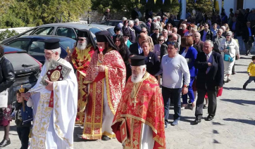 Πάρος: Πανηγύρισε ο Ι.Ν. Ζωοδόχου Πηγής –Λατρευτικές εκδηλώσεις και νησιώτικο γλέντι στο Άσπρο Χωριό