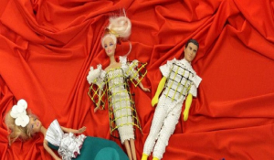 Η Λυρική ετοιμάζει τα κοστούμια για τη νέα της όπερα πάνω σε Barbie