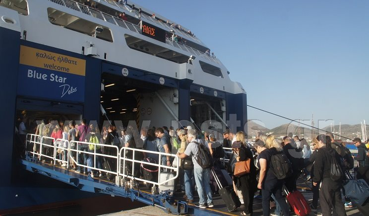 Πάρος – Τριήμερο Αγ. Πνεύματος:  2022… όπως 2019 στις ακτοπλοϊκές αφίξεις επισκεπτών με τους μισούς ωστόσο φέτος κατάπλους πλοίων!