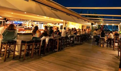 Skipper’s Bar: Αποχαιρετιστήρια βραδιά με «open bar» στο ιστορικό στέκι στη Μαρίνα Αλίμου