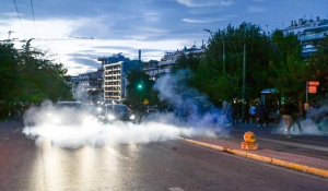 Προφυλακιστέος ο Νίκος Ρωμανός -Ένταση έξω από τα δικαστήρια, συγκρούσεις και κρότου λάμψης (βίντεο)