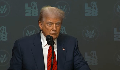 Ντοκουμέντα σχετικά με τον Τραμπ αφαιρέθηκαν από τον φάκελο για τον Έπστιν - Το υπ. Δικαιοσύνης αρχίζει επανεξέταση