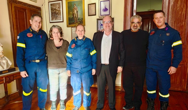 O Δήμαρχος Σύρου – Ερμούπολης υποδέχθηκε τη νέα διοικήτρια της ΔΙ.Π.Υ.Ν. Κυκλάδων και τον διοικητή της Πυροσβεστικής Υπηρεσίας Ερμούπολης