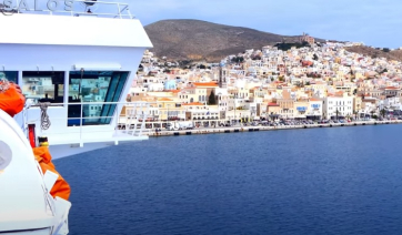 155 επιβάτες του «Blue Star Μύκονος» με εισιτήριο για Σύρο ταξίδεψαν τελικά για Πειραιά – Δηλώνουν διαφορετικό προορισμό για οικονομία ή εύρεση θέσης