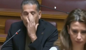 «Κάθεστε μπροστά στην κάμερα» -Παρατήρηση στη Βουλή από τον Καραναστάση της Πλεύσης στην Κασιμάτη του ΣΥΡΙΖΑ