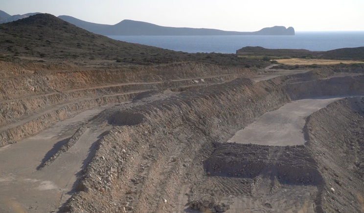 Τα ορυχεία μπεντονίτη και περλίτη της Μήλου σε ισορροπία με το τοπίο (βίντεο)
