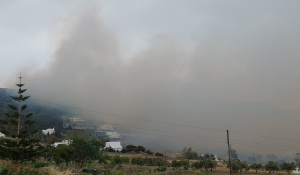 Πάρος: Μεγάλη πυρκαγιά ξέσπασε στο Πυργάκι - Τέθηκε υπό έλεγχο (Βίντεο)