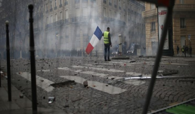 Κίτρινα Γιλέκα: Μεγαλύτερες οι ζημιές στο Παρίσι -1.723 προσαγωγές σε όλη τη Γαλλία