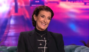 Μίνα Χειμώνα: «Πηγαινοέρχομαι 15 χρόνια στη Σύρο, ο σύντροφός μου μένει εκεί» (βίντεο)