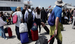 Ανησυχία για τους εκδρομείς: 7ήμερη «καραντίνα» για όσους επιστρέφουν από διακοπές, συστήνουν οι ειδικοί