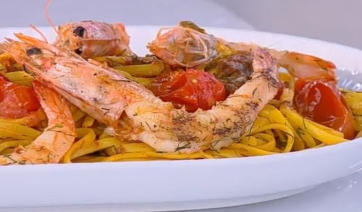 Η απόλυτη γαριδομακαρονάδα του Δημήτρη Σκαρμούτσου: Άρωμα Ελλάδας με ούζο και μάραθο